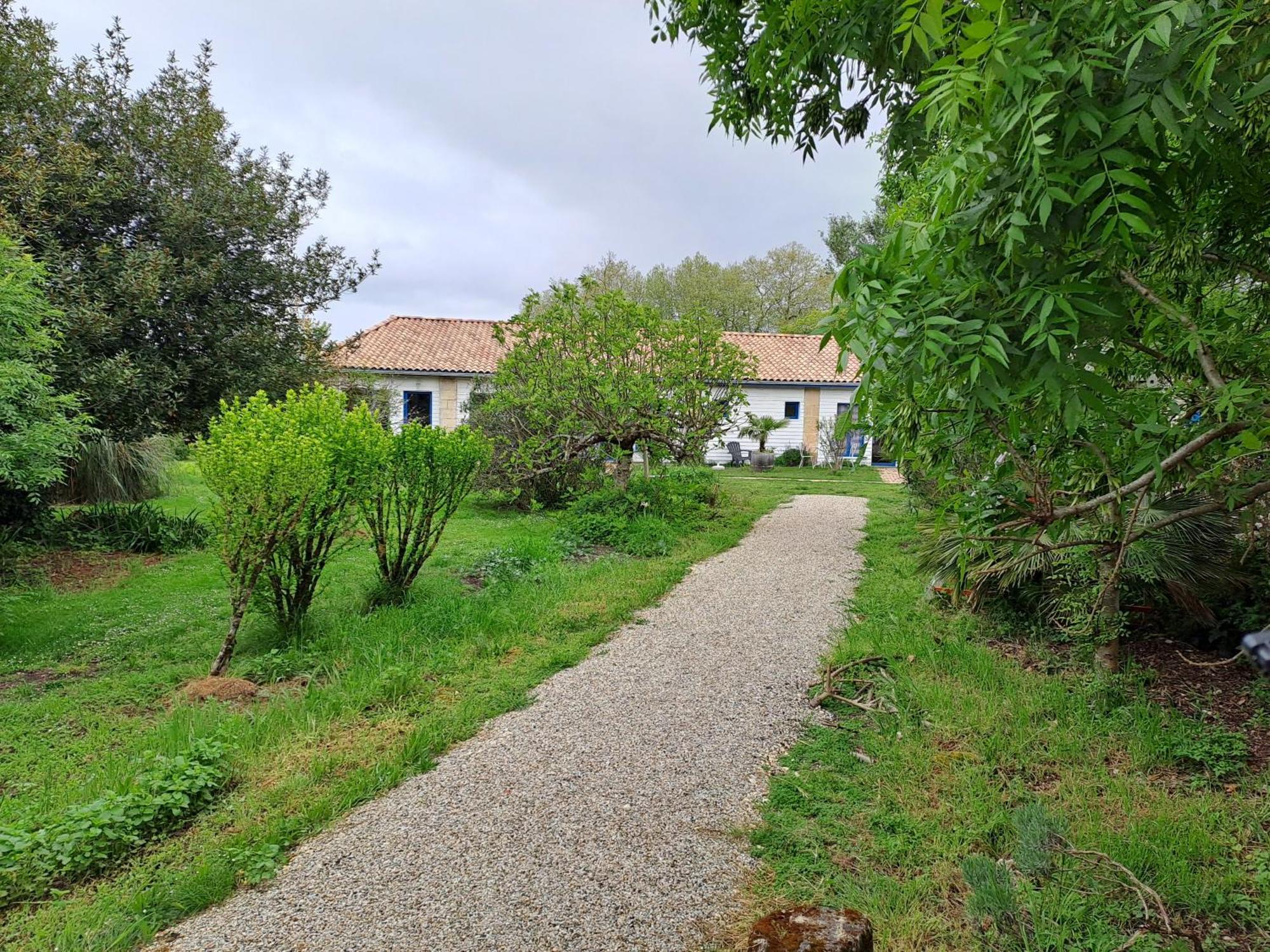 Saint-Seurin-de-Cadourne La Cadournaise Bed & Breakfast エクステリア 写真
